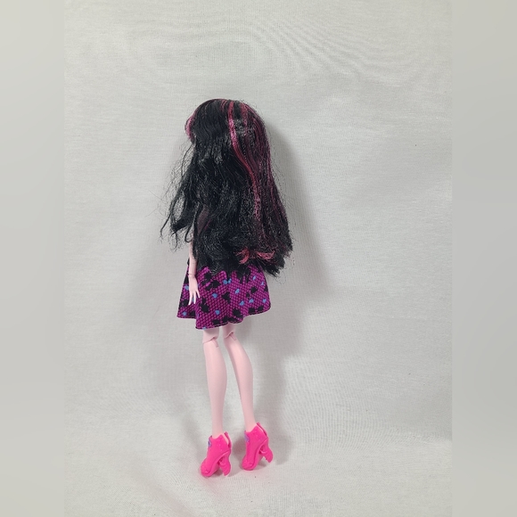 Monster High Draculaura First Day of School How Do You Boo Signature Doll. - Picture 6 of 7